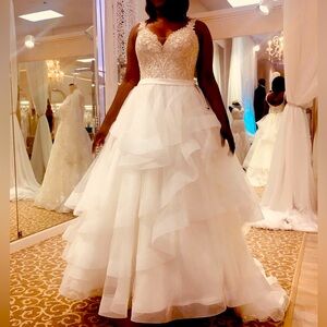 Beautiful Never Worn Wedding Dress